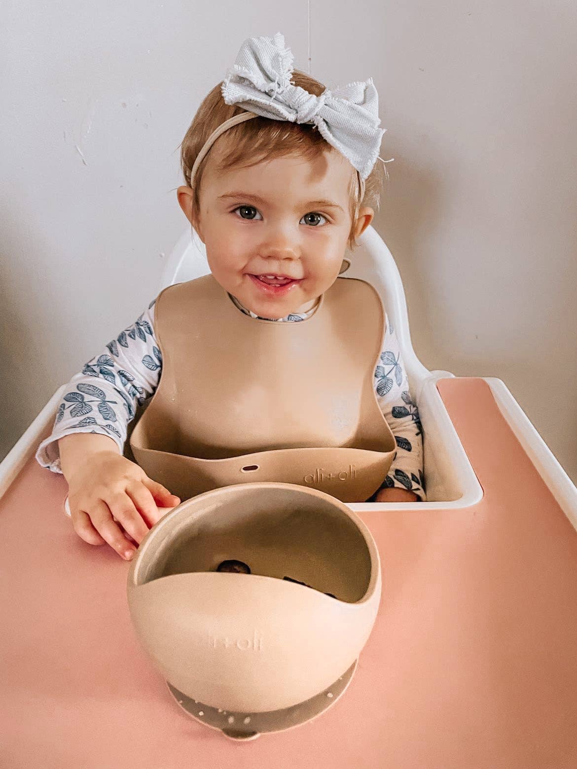 Silicone Baby Bib Roll Up & Stay Closed (Taupe)