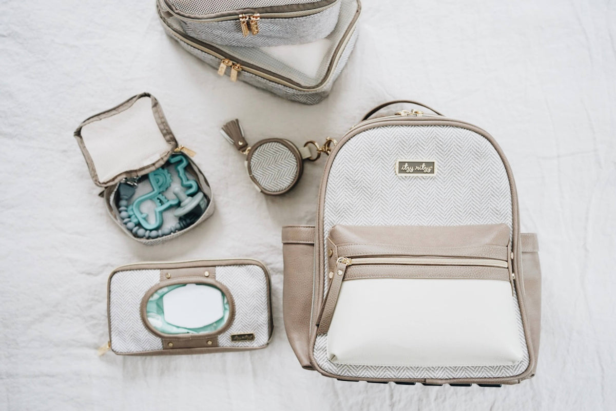 Itzy Ritzy Vanilla Latte Travel Wipes Case